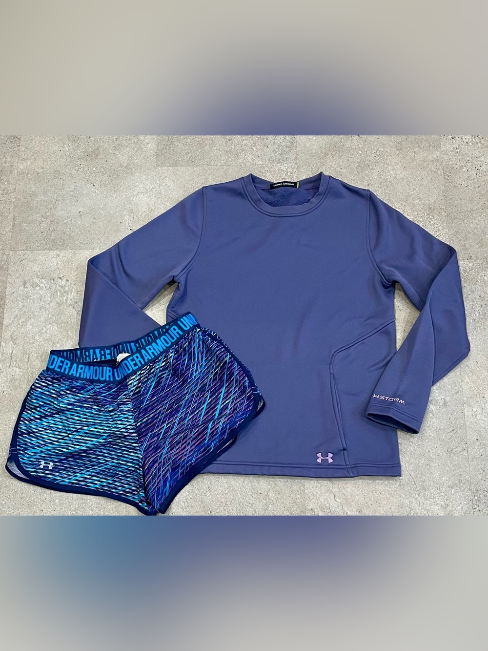 Womens UNDER ARMOUR Storm Sweatshirt & Athletic Shorts, sz Small